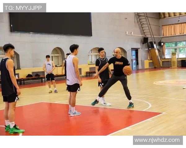 聚焦篮球文化探讨北京篮球队的团队意识与发展之路